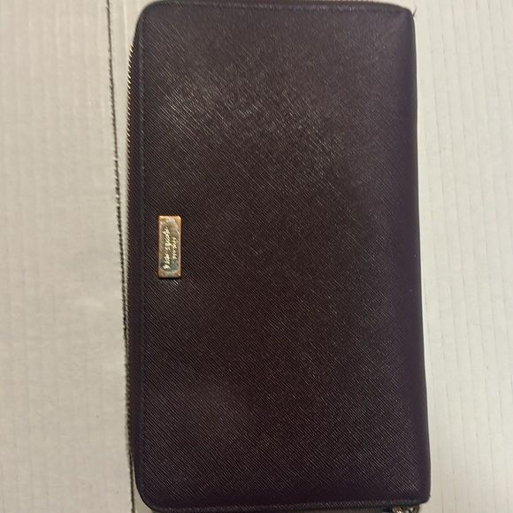 Kate Spade burgundy medium size wallet w multiple pockets zippers inside & out - Picture 12 of 13